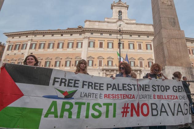 RECORD DATE NOT STATED IPA89236199 - October 2, 2026, Rome: Protesters gathered in front of the Chamber of Deputies, arguing that Bill 1004 could curb criticism of Israel by equating it with racial hatred. P.S.: The photo may be used provided that the context in which it was taken is respected and there is no intent to defame or disparage the dignity of the individuals depicted.  Copyright: xStefanoxRonchinix xStefanoxRonchinix IPA89236199