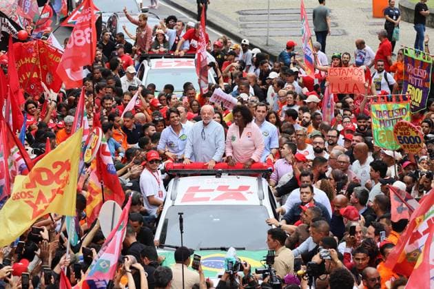 Lula in Rio de Janeiro. Rio de Janeiro, RJ, October 2, 2026 - Politics-RJ - Luiz Inacio Lula da Silva (PT SP), President of the Republic and candidate for re-election, during a campaign walk with candidates and supporters of the PT between Candelaria and Cinelandia, in downtown Rio de Janeiro, this Friday, October 2.(Foto: Charles Sholl Brazil Photo Press Brazil Photo Press) INTERNATIONAL Rio de Janeiro center Rio de Janeiro Brasil Copyright: xCharlesxShollx