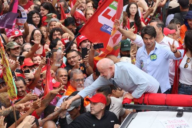 Lula in Rio de Janeiro. Rio de Janeiro, RJ, October 2, 2026 - Politics-RJ - Luiz Inacio Lula da Silva (PT SP), President of the Republic and candidate for re-election, during a campaign walk with candidates and supporters of the PT between Candelaria and Cinelandia, in downtown Rio de Janeiro, this Friday, October 2.(Foto: Charles Sholl Brazil Photo Press Brazil Photo Press) INTERNATIONAL Rio de Janeiro center Rio de Janeiro Brasil Copyright: xCharlesxShollx