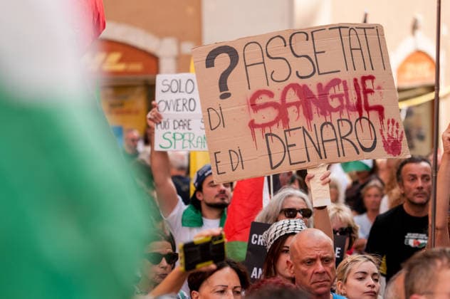 RECORD DATE NOT STATED IPA89236241 - October 2, 2026, Rome: Protesters gathered in front of the Chamber of Deputies, arguing that Bill 1004 could curb criticism of Israel by equating it with racial hatred. P.S.: The photo may be used provided that the context in which it was taken is respected and there is no intent to defame or disparage the dignity of the individuals depicted.  Copyright: xStefanoxRonchinix xStefanoxRonchinix IPA89236241