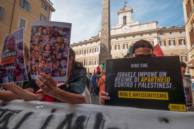 RECORD DATE NOT STATED IPA89236254 - October 2, 2026, Rome: Protesters gathered in front of the Chamber of Deputies, arguing that Bill 1004 could curb criticism of Israel by equating it with racial hatred. P.S.: The photo may be used provided that the context in which it was taken is respected and there is no intent to defame or disparage the dignity of the individuals depicted.  Copyright: xStefanoxRonchinix xStefanoxRonchinix IPA89236254