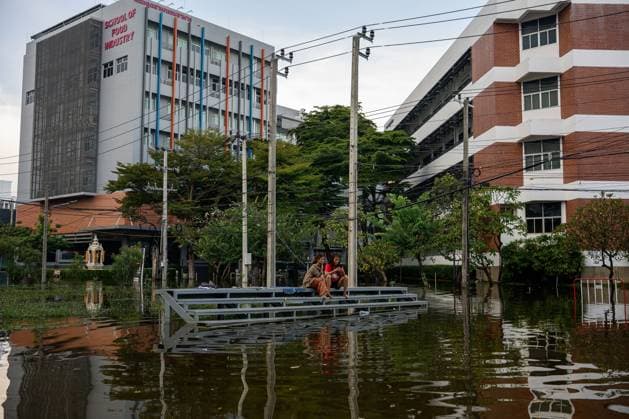October 1, 2026, Bangkok, Thailand: BANGKOK, THAILAND, OCTOBER 1, 2026: Flood evacuees stay at a temporary shelter at Chao Phraya Surawong Waiyawat (Wor Bunnak) Auditorium inside King MongkutÃ¢â‚¬â ¢s Institute of Technology Ladkrabang (KMITL) in Bangkok, Thailand, as severe flooding continues to affect Lat Krabang and surrounding communities. The shelter provides temporary accommodation for residents displaced by flooding, with rows of temporary sleeping areas filling the auditorium as people wait for conditions to improve. Bangkok Thailand - ZUMAq101 20261001_zna_q101_169 Copyright: xWatsawatxKoktabtimx