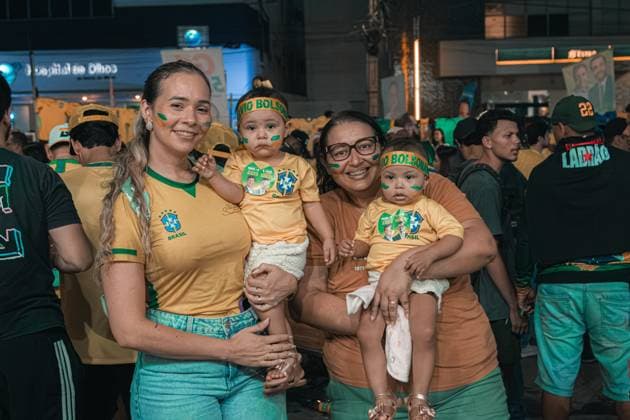 RECORD DATE NOT STATED Presidential candidate Flavio Bolsonaro visits the city of Montes Claros in the final stretch of the elections. Montes Claros (MG), 02 10 2026 - Elections Flavio Bolsonaro Montes Claros - Presidential candidate Flavio Bolsonaro, accompanied by Nikolas Ferreira (PL), Samuel Caires (PL), Marco Antonio Moreira da Costa (Novo), Domingos Savio (PL), Flavio Roscoe (PL), during a visit to the city of Montes Claros in the final stretch of the elections, this Friday, October 2, 2026.(Foto: Diego Tavares Thenews2 imago images) Presidential candidate Flavio Bolsonaro visits the city of Montes Claros in the final stretch of the elections. Copyright: xDiegoxTavaresx