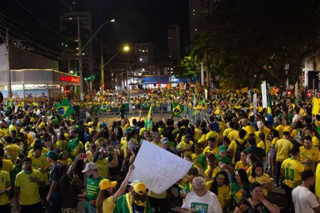 RECORD DATE NOT STATED Presidential candidate Flavio Bolsonaro visits the city of Montes Claros in the final stretch of the elections. Montes Claros (MG), 02 10 2026 - Elections Flavio Bolsonaro Montes Claros - Presidential candidate Flavio Bolsonaro, accompanied by Nikolas Ferreira (PL), Samuel Caires (PL), Marco Antonio Moreira da Costa (Novo), Domingos Savio (PL), Flavio Roscoe (PL), during a visit to the city of Montes Claros in the final stretch of the elections, this Friday, October 2, 2026.(Foto: Diego Tavares Thenews2 imago images) Presidential candidate Flavio Bolsonaro visits the city of Montes Claros in the final stretch of the elections. Copyright: xDiegoxTavaresx