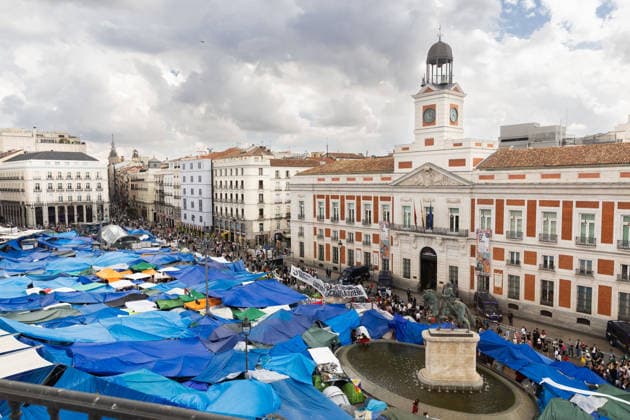 October 2, 2026, Madrid, Madrid, SPAIN: Madrid s Puerta del Sol is covered in tents as part of a protest demanding access to affordable housing. The encampment was organized by the Tenants Union after Maricarmen an 87-year-old woman with a 50% disability was evicted from the home where she had lived and paid rent for 70 years. Madrid Spain - ZUMAl221 20261002_zip_l221_044 Copyright: xIgnacioxLopezxIsasmendix