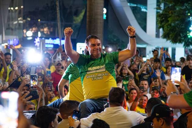 News Bilder des Tages #2 RECORD DATE NOT STATED Presidential candidate Flavio Bolsonaro visits the city of Montes Claros in the final stretch of the elections. Montes Claros (MG), 02 10 2026 - Elections Flavio Bolsonaro Montes Claros - Presidential candidate Flavio Bolsonaro, accompanied by Nikolas Ferreira (PL), Samuel Caires (PL), Marco Antonio Moreira da Costa (Novo), Domingos Savio (PL), Flavio Roscoe (PL), during a visit to the city of Montes Claros in the final stretch of the elections, this Friday, October 2, 2026.(Foto: Diego Tavares Thenews2 imago images) Presidential candidate Flavio Bolsonaro visits the city of Montes Claros in the final stretch of the elections. Copyright: xDiegoxTavaresx