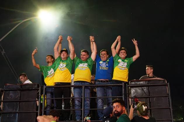 RECORD DATE NOT STATED Presidential candidate Flavio Bolsonaro visits the city of Montes Claros in the final stretch of the elections. Montes Claros (MG), 02 10 2026 - Elections Flavio Bolsonaro Montes Claros - Presidential candidate Flavio Bolsonaro, accompanied by Nikolas Ferreira (PL), Samuel Caires (PL), Marco Antonio Moreira da Costa (Novo), Domingos Savio (PL), Flavio Roscoe (PL), during a visit to the city of Montes Claros in the final stretch of the elections, this Friday, October 2, 2026.(Foto: Diego Tavares Thenews2 imago images) Presidential candidate Flavio Bolsonaro visits the city of Montes Claros in the final stretch of the elections. Copyright: xDiegoxTavaresx