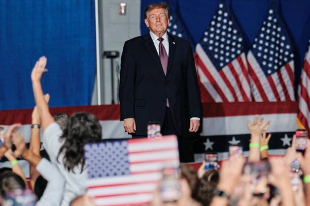 October 2, 2026, Mobile, Alabama, U.S: October 2, 2026 Mobile, Alabama USA: US President Donald Trump looks at the crowd as he walks out to speak at the Mitchell Center at the University of South Alabama. Mobile U.S - ZUMAa14_ 20261002_zaf_a14_013 Copyright: xDanxAndersonx
