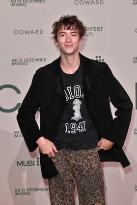 Daniel Miller at the premiere of the movie *Coward* at the silent green Kulturquartier in Berlin, October 2, 2026 Foto:xM.xBehrensx xFuturexImagex coward_6017