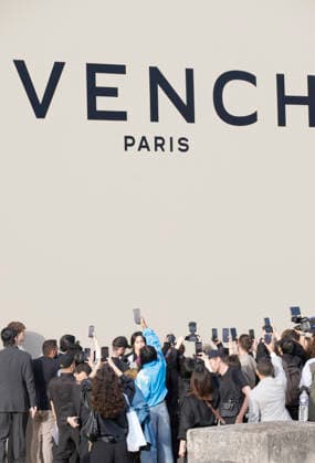 Jeonghan arrives at the Givenchy Spring Summer 2027 Women’s Ready-to-Wear fashion show during Paris Fashion Week (PFW) in Paris, France, on October 2, 2026. Christophe Aubert, Bestimage. Arrival at the Givenchy Spring Summer 2026 Women’s Ready-to-Wear fashion show during Paris Fashion Week (PFW) on October 2, 2026  Copyright: xChristophexAubertx xBestimagexChristophexAubertx xBestimagex