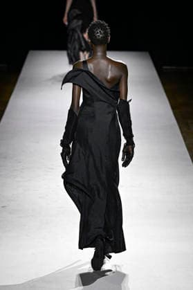 Yohji Yamamoto Women s Ready-to-Wear Spring Summer 2027 Collection Fashion Show during Paris Fashion Week, on October 2, 2026 Bestimage Yohji Yamamoto Fashion Show Women s Ready-to-Wear Spring Summer 2027 Collection during Paris Fashion Week, on October 2, 2026, in Paris, France Paris France Copyright: xAgencex xBestimagexAgencex xBestimagex