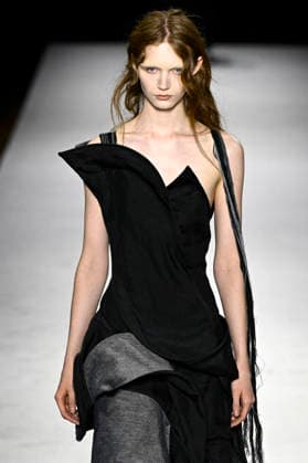 Yohji Yamamoto Women s Ready-to-Wear Spring Summer 2027 Collection Fashion Show during Paris Fashion Week, on October 2, 2026 Bestimage Yohji Yamamoto Fashion Show Women s Ready-to-Wear Spring Summer 2027 Collection during Paris Fashion Week, on October 2, 2026, in Paris, France Paris France Copyright: xAgencex xBestimagexAgencex xBestimagex