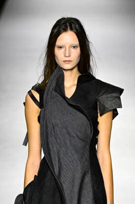Yohji Yamamoto Women s Ready-to-Wear Spring Summer 2027 Collection Fashion Show during Paris Fashion Week, on October 2, 2026 Bestimage Yohji Yamamoto Fashion Show Women s Ready-to-Wear Spring Summer 2027 Collection during Paris Fashion Week, on October 2, 2026, in Paris, France Paris France Copyright: xAgencex xBestimagexAgencex xBestimagex