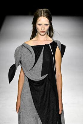 Yohji Yamamoto Women s Ready-to-Wear Spring Summer 2027 Collection Fashion Show during Paris Fashion Week, on October 2, 2026 Bestimage Yohji Yamamoto Fashion Show Women s Ready-to-Wear Spring Summer 2027 Collection during Paris Fashion Week, on October 2, 2026, in Paris, France Paris France Copyright: xAgencex xBestimagexAgencex xBestimagex