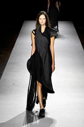 Yohji Yamamoto Women s Ready-to-Wear Spring Summer 2027 Collection Fashion Show during Paris Fashion Week, on October 2, 2026 Bestimage Yohji Yamamoto Fashion Show Women s Ready-to-Wear Spring Summer 2027 Collection during Paris Fashion Week, on October 2, 2026, in Paris, France Paris France Copyright: xAgencex xBestimagexAgencex xBestimagex