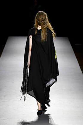 Yohji Yamamoto Women s Ready-to-Wear Spring Summer 2027 Collection Fashion Show during Paris Fashion Week, on October 2, 2026 Bestimage Yohji Yamamoto Fashion Show Women s Ready-to-Wear Spring Summer 2027 Collection during Paris Fashion Week, on October 2, 2026, in Paris, France Paris France  Copyright: xAgencex xBestimagexAgencex xBestimagex