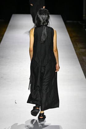 Yohji Yamamoto Women s Ready-to-Wear Spring Summer 2027 Collection Fashion Show during Paris Fashion Week, on October 2, 2026 Bestimage Yohji Yamamoto Fashion Show Women s Ready-to-Wear Spring Summer 2027 Collection during Paris Fashion Week, on October 2, 2026, in Paris, France Paris France  Copyright: xAgencex xBestimagexAgencex xBestimagex