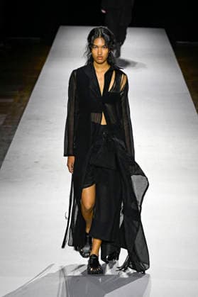 Yohji Yamamoto Women s Ready-to-Wear Spring Summer 2027 Collection Fashion Show during Paris Fashion Week, on October 2, 2026 Bestimage Yohji Yamamoto Fashion Show Women s Ready-to-Wear Spring Summer 2027 Collection during Paris Fashion Week, on October 2, 2026, in Paris, France Paris France  Copyright: xAgencex xBestimagexAgencex xBestimagex