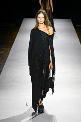 Yohji Yamamoto Women s Ready-to-Wear Spring Summer 2027 Collection Fashion Show during Paris Fashion Week, on October 2, 2026 Bestimage Yohji Yamamoto Fashion Show Women s Ready-to-Wear Spring Summer 2027 Collection during Paris Fashion Week, on October 2, 2026, in Paris, France Paris France  Copyright: xAgencex xBestimagexAgencex xBestimagex