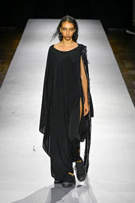 Yohji Yamamoto Women s Ready-to-Wear Spring Summer 2027 Collection Fashion Show during Paris Fashion Week, on October 2, 2026 Bestimage Yohji Yamamoto Fashion Show Women s Ready-to-Wear Spring Summer 2027 Collection during Paris Fashion Week, on October 2, 2026, in Paris, France Paris France  Copyright: xAgencex xBestimagexAgencex xBestimagex