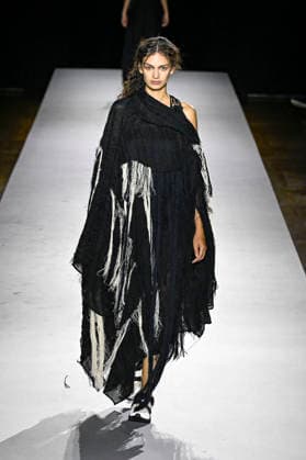 Yohji Yamamoto Women s Ready-to-Wear Spring Summer 2027 Collection Fashion Show during Paris Fashion Week, on October 2, 2026 Bestimage Yohji Yamamoto Fashion Show Women s Ready-to-Wear Spring Summer 2027 Collection during Paris Fashion Week, on October 2, 2026, in Paris, France Paris France  Copyright: xAgencex xBestimagexAgencex xBestimagex