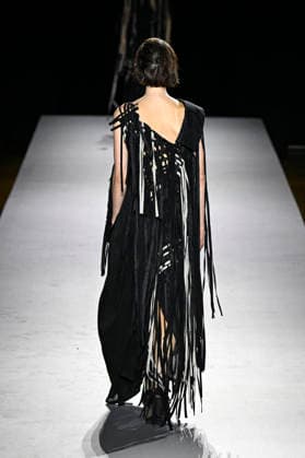 Yohji Yamamoto Women s Ready-to-Wear Spring Summer 2027 Collection Fashion Show during Paris Fashion Week, on October 2, 2026 Bestimage Yohji Yamamoto Fashion Show Women s Ready-to-Wear Spring Summer 2027 Collection during Paris Fashion Week, on October 2, 2026, in Paris, France Paris France  Copyright: xAgencex xBestimagexAgencex xBestimagex