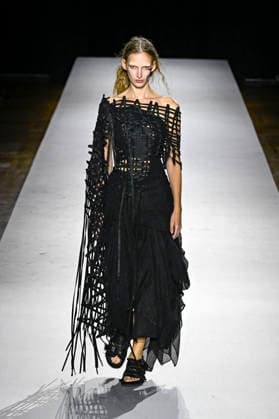Yohji Yamamoto Women s Ready-to-Wear Spring Summer 2027 Collection Fashion Show during Paris Fashion Week, on October 2, 2026 Bestimage Yohji Yamamoto Fashion Show Women s Ready-to-Wear Spring Summer 2027 Collection during Paris Fashion Week, on October 2, 2026, in Paris, France Paris France  Copyright: xAgencex xBestimagexAgencex xBestimagex