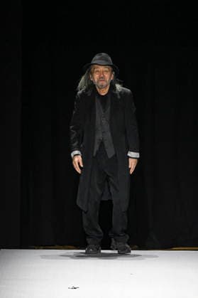 Fashion designer Yohji Yamamoto s Yohji Yamamoto Women s Ready-to-Wear Spring Summer 2027 Collection fashion show during Paris Fashion Week, October 2, 2026 Bestimage Fashion Designer Yohji Yamamoto Yohji Yamamoto Women’s Ready-to-Wear Spring Summer 2027 Collection Fashion Show during Paris Fashion Week, on October 2, 2026, in Paris, France Paris France  Copyright: xAgencex xBestimagexAgencex xBestimagex