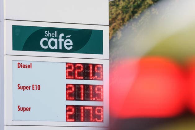 What is the outlook for fuel prices? Fuel prices remain at very high levels. The so-called gasoline rebate has been in effect since October 1, 2026. The federal governme