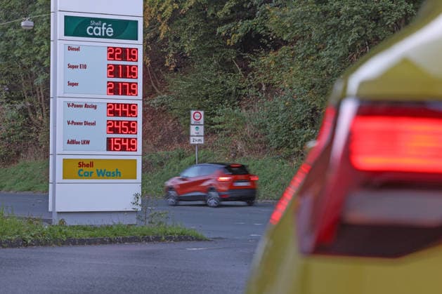 What is the outlook for fuel prices? Fuel prices remain at very high levels. The so-called gasoline rebate has been in effect since October 1, 2026. The federal governme