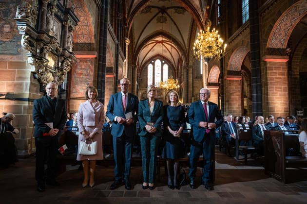 Ecumenical Service at St. Petri Cathedral: Hubertus van Megen, Apostolic Nuncio to Germany; Charlotte Merz, wife of Friedrich Merz; Friedrich Merz, Federal Chancellor; Julia Klöckner, President of the Bundestag; Elke Büdenbinder, wife of Frank-Walter Steinmeier; Frank-Walter Steinmeier