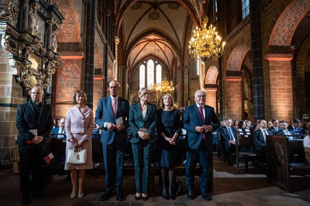 Ecumenical Service at St. Petri Cathedral: Hubertus van Megen, Apostolic Nuncio to Germany; Charlotte Merz, wife of Friedrich Merz; Friedrich Merz, Federal Chancellor; Julia Klöckner, President of the Bundestag; Elke Büdenbinder, wife of Frank-Walter Steinmeier; Frank-Walter Steinmeier