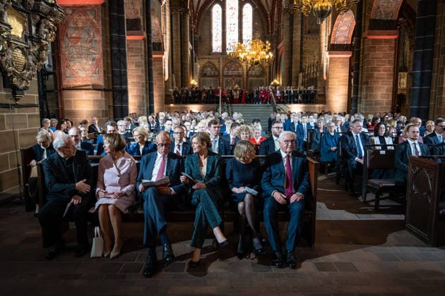 Ecumenical Service at St. Petri Cathedral: Hubertus van Megen, Apostolic Nuncio to Germany; Charlotte Merz, wife of Friedrich Merz; Friedrich Merz, Federal Chancellor; Julia Klöckner, President of the Bundestag; Elke Büdenbinder, wife of Frank-Walter Steinmeier; Frank-Walter Steinmeier