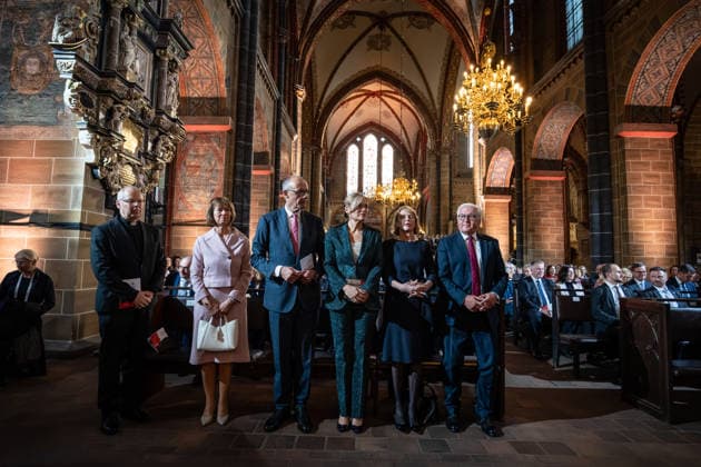 Ecumenical Service at St. Petri Cathedral: Hubertus van Megen, Apostolic Nuncio to Germany; Charlotte Merz, wife of Friedrich Merz; Friedrich Merz, Federal Chancellor; Julia Klöckner, President of the Bundestag; Elke Büdenbinder, wife of Frank-Walter Steinmeier; Frank-Walter Steinmeier