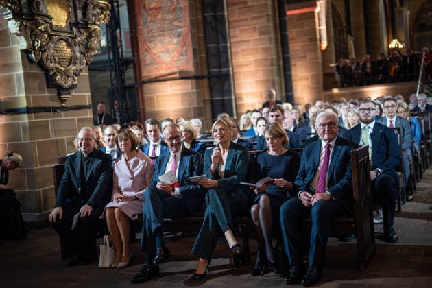 Ecumenical Service at St. Petri Cathedral: Hubertus van Megen, Apostolic Nuncio to Germany; Charlotte Merz, wife of Friedrich Merz; Friedrich Merz, Federal Chancellor; Julia Klöckner, President of the Bundestag; Elke Büdenbinder, wife of Frank-Walter Steinmeier; Frank-Walter Steinmeier