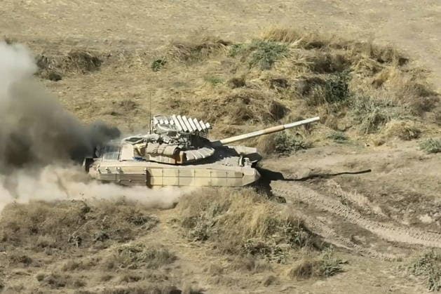 TAJIKISTAN - OCTOBER 3, 2026: Russian tank crews destroy a simulated enemy during the Tsentr Centre 2026 military exercise held at the Lyaur training ground. Video screen grab. Best quality available Tajikistan - ZUMAt113 20261003_zaa_t113_005 Copyright: xRussianxDefencexMinistryx