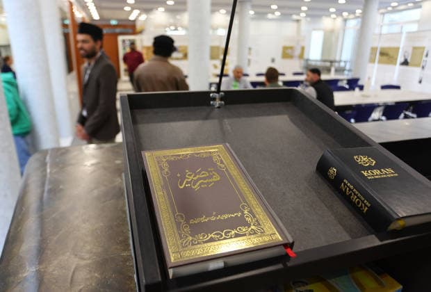 Open Mosque Day in Germany Open Mosque Day in Germany. A view of the mosque Bait ur Rehman Moschee in Nuremberg, Germany . October 03rd , 2026 Photo by Davide Elias Copyright: xDavidexEliasx