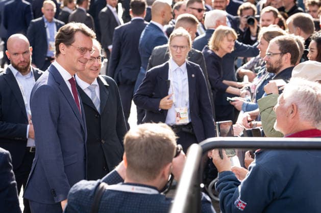 Celebrations for German Unity Day 2026 in Bremen: Hendrik Wuest, CDU Minister-President of North Rhine-Westphalia, and Alexander Dobrindt, Federal Minister of the Interior, jointly greet the citizens as part of the celebrations for October 3, 2026, following the ecumenical service at St. Petri Cathedral, Bremen, October 3, 2026, Bremen, Germany
