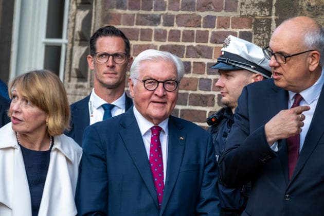 Celebrating German Unity Day in Bremen: German Unity Day 2026 celebrations, Bremen, October 3, 2026, Bremen, Germany, October 3, 2026 Celebrating German Unity Day in Bremen at the Market Square, City Hall on October 3, 2026 in Bremen, Germany Photo by Axel Kaste Federal President Frank-Walter Steinmeier Bremen Market Square, City Hall Free Hanseatic City of Bremen German Tag d. Dt. Einheit 3.10.26 LR-6897