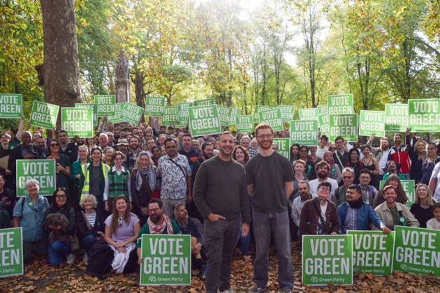 October 3, 2026, London, England, United Kingdom: Green Party leader ZACK POLANSKI and co-leader of the Scottish Green Party ROSS GREER stand with supporters in St Pancras Gardens as Zack Polanski continues his campaign ahead of the upcoming Holborn and St Pancras by-election. London United Kingdom - ZUMAv130 20261003_zip_v130_005 Copyright: xVukxValcicx