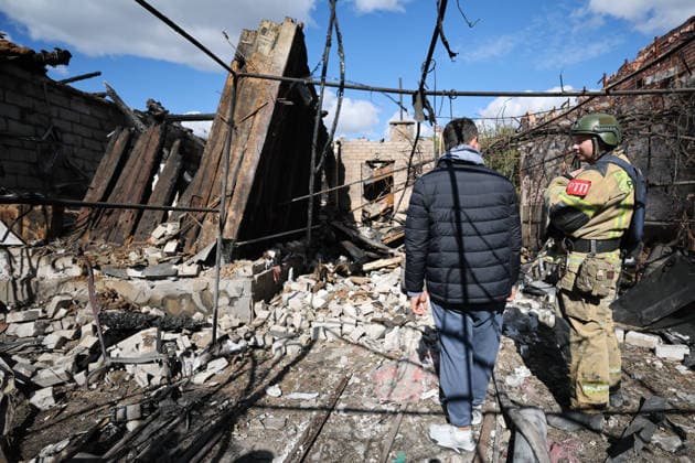 RUSSIA, DONETSK - OCTOBER 3, 2026: A house suffers damage from a drone strike on Donetsk s Kiyevsky District Donetsk Russia  - ZUMAt113 20261003_zaa_t113_033 Copyright: xDmitryxYagodkinx