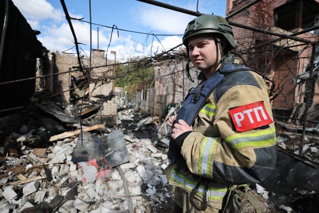 RUSSIA, DONETSK - OCTOBER 3, 2026: A house suffers damage from a drone strike on Donetsk s Kiyevsky District Donetsk Russia  - ZUMAt113 20261003_zaa_t113_039 Copyright: xDmitryxYagodkinx