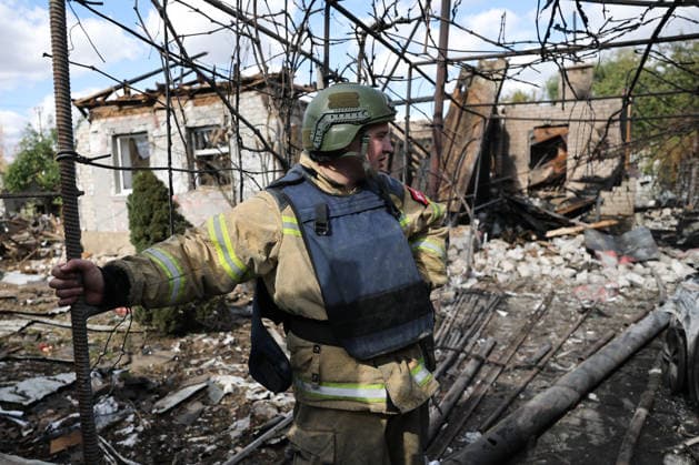 RUSSIA, DONETSK - OCTOBER 3, 2026: A house suffers damage from a drone strike on Donetsk s Kiyevsky District Donetsk Russia  - ZUMAt113 20261003_zaa_t113_040 Copyright: xDmitryxYagodkinx