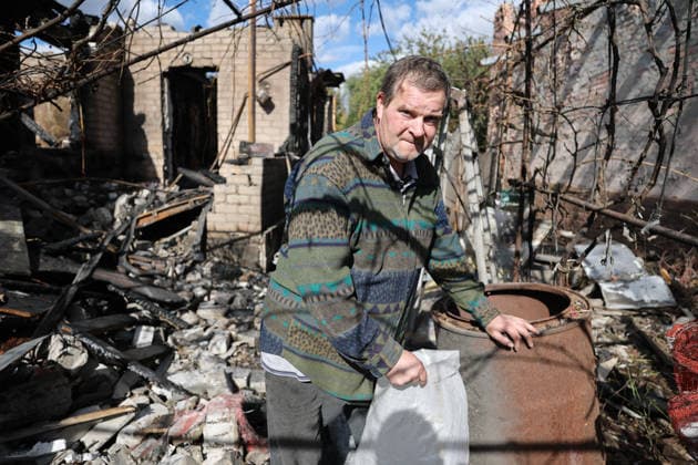 RUSSIA, DONETSK - OCTOBER 3, 2026: A house suffers damage from a drone strike on Donetsk s Kiyevsky District Donetsk Russia  - ZUMAt113 20261003_zaa_t113_042 Copyright: xDmitryxYagodkinx