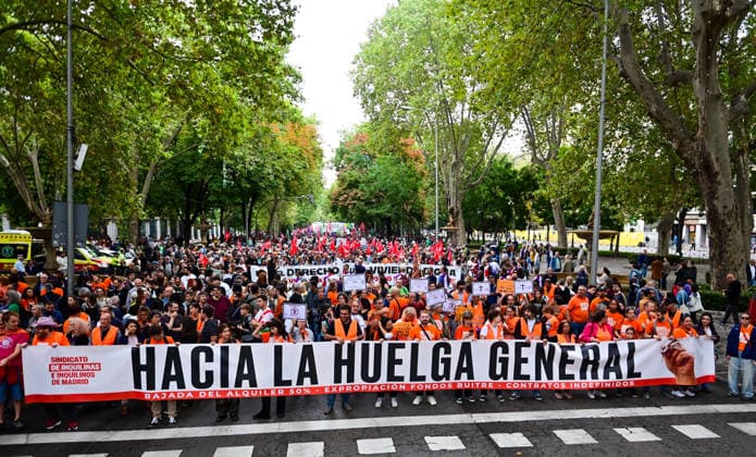 October 3, 2026, Madrid, Madrid, SPAIN: Demonstrators take part in a march for housing rights in Madrid, Spain. The mobilisation, called by the tenants unions, brings together columns departing from different parts of the city and converging at Cibeles. Protesters demand a 50% reduction in rents, indefinite rental contracts and the expropriation of housing owned by so-called vulture funds. The organisers are also calling for the movement to advance towards a general strike for housing. The demonstration follows the rejection by Spain s Congress of two government housing decrees the previous day. Madrid SPAIN - ZUMAz108 20261003_znp_z108_003 Copyright: xRichardxZubelzux