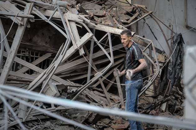 RECORD DATE NOT STATED Aftermath of Israeli Strike on Residential Building in Gaza City (INT) Aftermath of Israeli Strike on Residential Building in Gaza City, On October 3, 2026, Gaza, Palestine: The aftermath of an Israeli airstrike on a residential building in the Rimal neighborhood of western Gaza City early Saturday, which killed five Palestinians and wounded others. Rescue crews searched the rubble following the strike. The casualties were reported by local medical sources. Credit: Mohammed M. Skaik TheNews2(Foto: Mohammed Skaik Thenews2 imago images) Aftermath of Israeli Strike on Residential Building in Gaza City Copyright: xMohammedxSkaikx