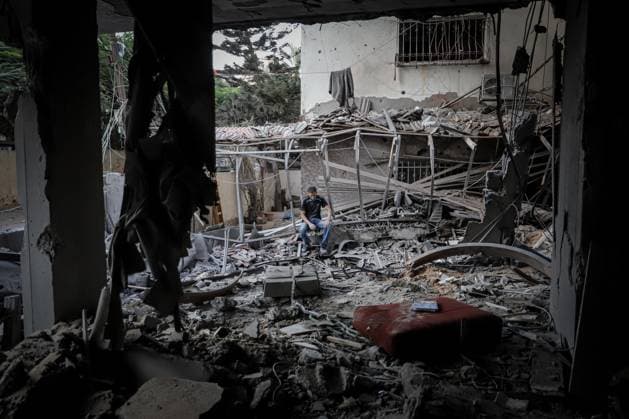RECORD DATE NOT STATED Aftermath of Israeli Strike on Residential Building in Gaza City (INT) Aftermath of Israeli Strike on Residential Building in Gaza City, On October 3, 2026, Gaza, Palestine: The aftermath of an Israeli airstrike on a residential building in the Rimal neighborhood of western Gaza City early Saturday, which killed five Palestinians and wounded others. Rescue crews searched the rubble following the strike. The casualties were reported by local medical sources. Credit: Mohammed M. Skaik TheNews2(Foto: Mohammed Skaik Thenews2 imago images) Aftermath of Israeli Strike on Residential Building in Gaza City Copyright: xMohammedxSkaikx