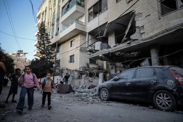 RECORD DATE NOT STATED Aftermath of Israeli Strike on Residential Building in Gaza City (INT) Aftermath of Israeli Strike on Residential Building in Gaza City, On October 3, 2026, Gaza, Palestine: The aftermath of an Israeli airstrike on a residential building in the Rimal neighborhood of western Gaza City early Saturday, which killed five Palestinians and wounded others. Rescue crews searched the rubble following the strike. The casualties were reported by local medical sources. Credit: Mohammed M. Skaik TheNews2(Foto: Mohammed Skaik Thenews2 imago images) Aftermath of Israeli Strike on Residential Building in Gaza City Copyright: xMohammedxSkaikx