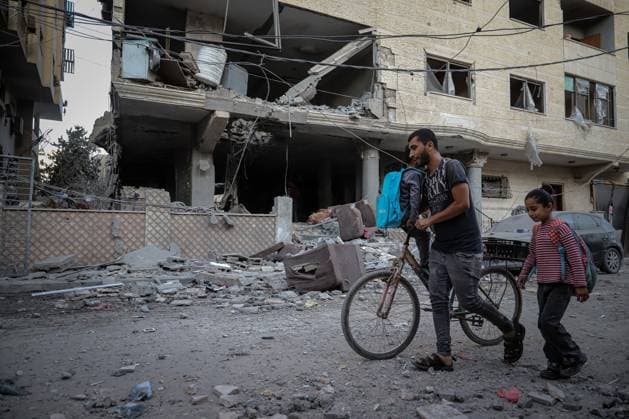 RECORD DATE NOT STATED Aftermath of Israeli Strike on Residential Building in Gaza City (INT) Aftermath of Israeli Strike on Residential Building in Gaza City, On October 3, 2026, Gaza, Palestine: The aftermath of an Israeli airstrike on a residential building in the Rimal neighborhood of western Gaza City early Saturday, which killed five Palestinians and wounded others. Rescue crews searched the rubble following the strike. The casualties were reported by local medical sources. Credit: Mohammed M. Skaik TheNews2(Foto: Mohammed Skaik Thenews2 imago images) Aftermath of Israeli Strike on Residential Building in Gaza City  Copyright: xMohammedxSkaikx