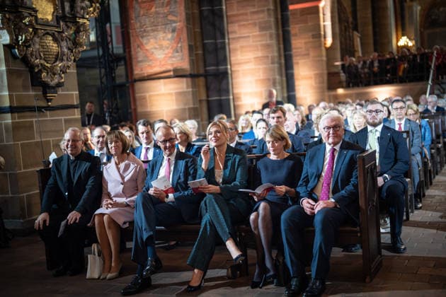 Ecumenical Service at St. Petri Cathedral: Hubertus van Megen, Apostolic Nuncio to Germany; Charlotte Merz, wife of Friedrich Merz; Friedrich Merz, Federal Chancellor; Julia Klöckner, President of the Bundestag; Elke Büdenbinder, wife of Frank-Walter Steinmeier; Frank-Walter Steinmeier